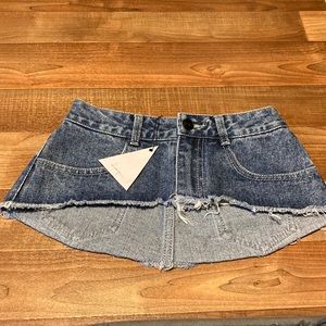 Lamps very seductive jean skirt NWT approximate 12” across waist